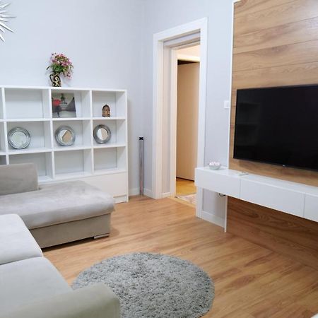 City Center Apartment Niko 04 Tirana Buitenkant foto